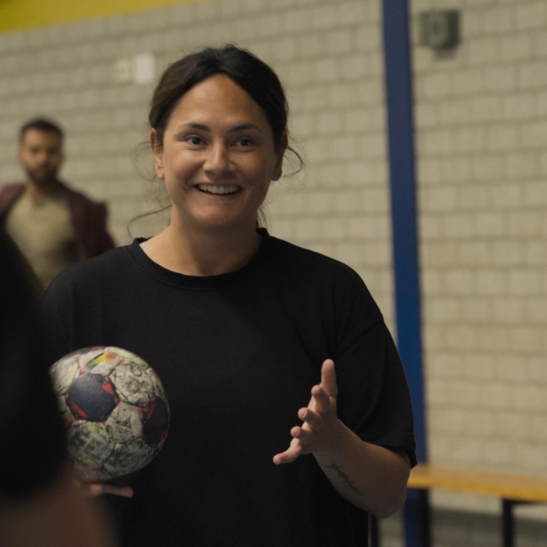 Zoë Braun, oud-speelster van Fortissimo, met harsbal tijdens een Match Night